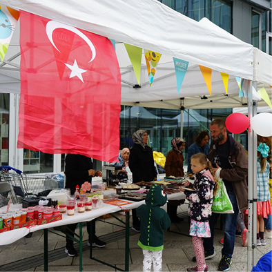 Tyrkisk kvinneforening har mattelt på festivalen