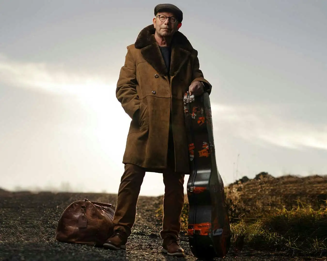 Jonas Fjeld setter bagen fra seg  – Maskinhallen på Bruket Fjellhamar - Kjøp