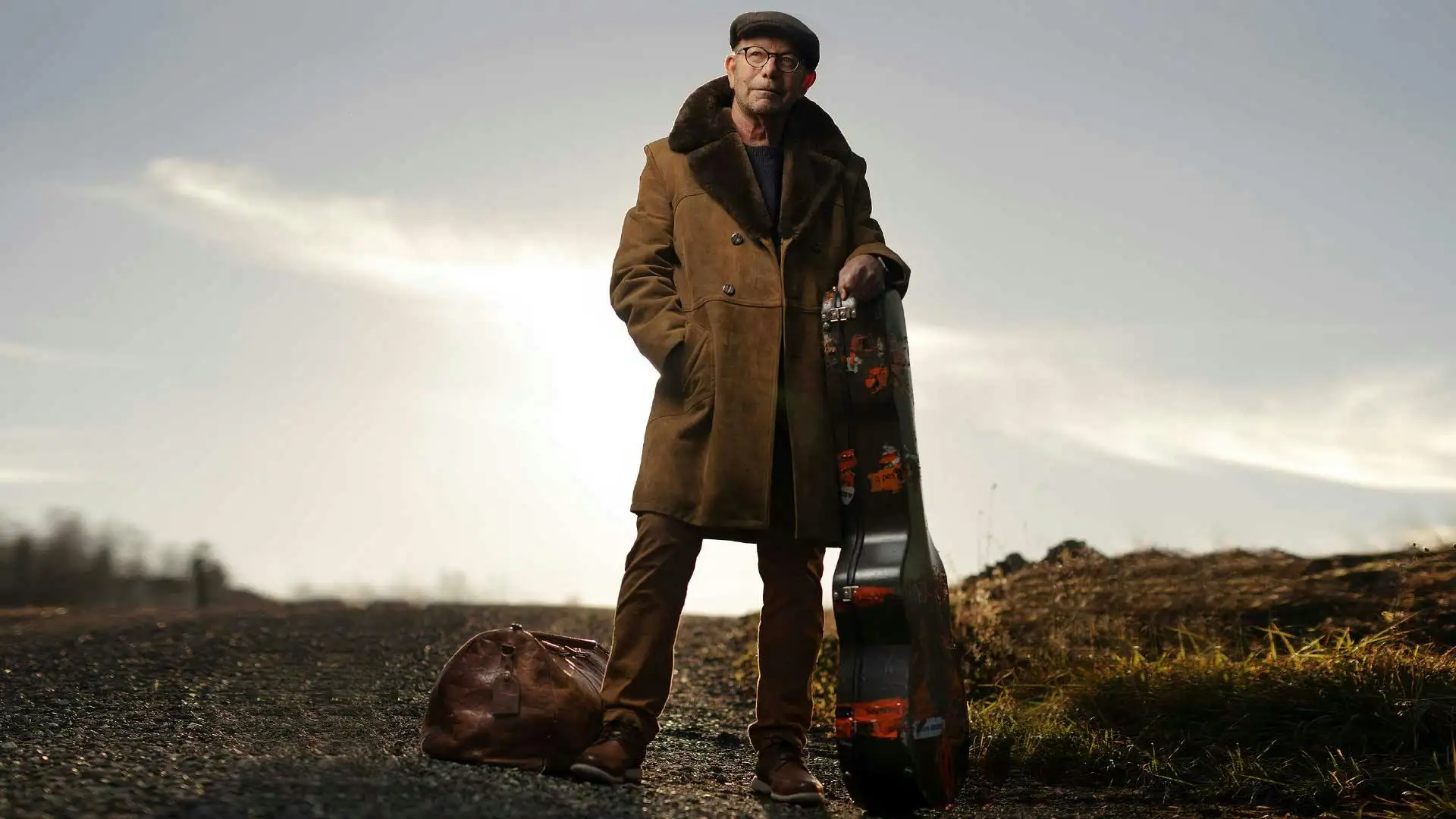 Jonas Fjeld setter bagen fra seg  – Maskinhallen på Bruket Fjellhamar - Kjøp